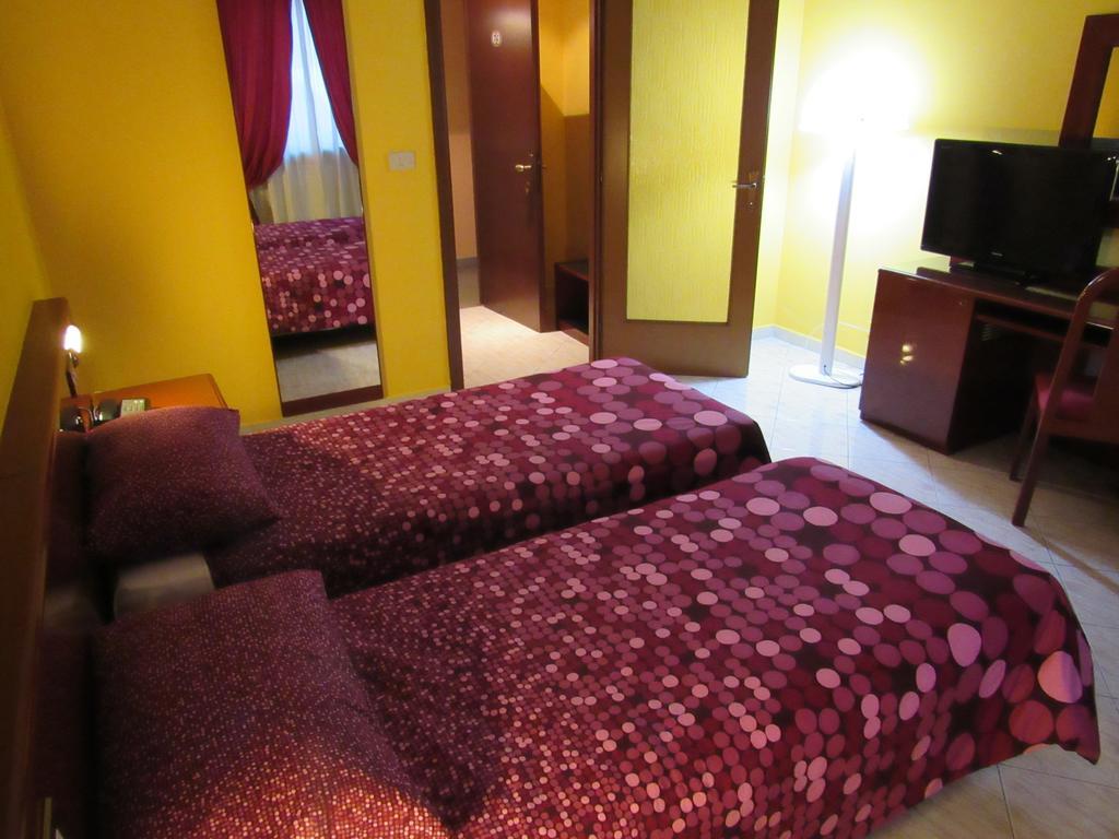Hotel Elite Сан-Мауро-Торинезе Номер фото