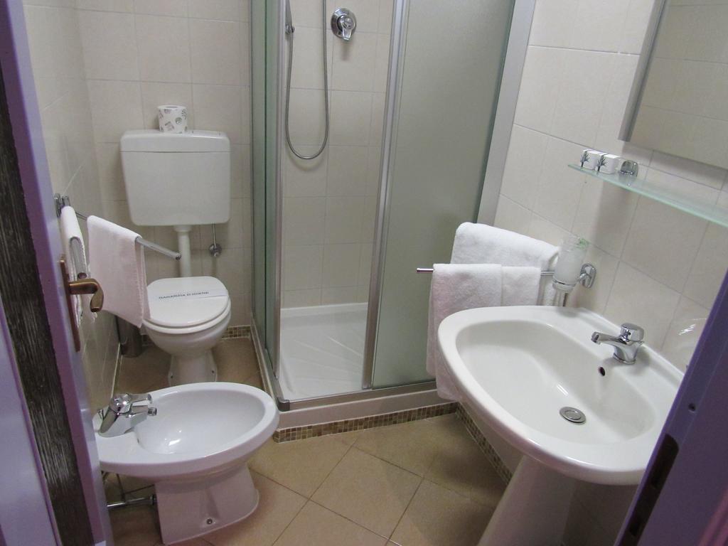 Hotel Elite Сан-Мауро-Торинезе Номер фото