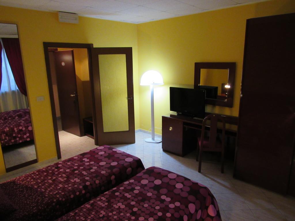 Hotel Elite Сан-Мауро-Торинезе Номер фото