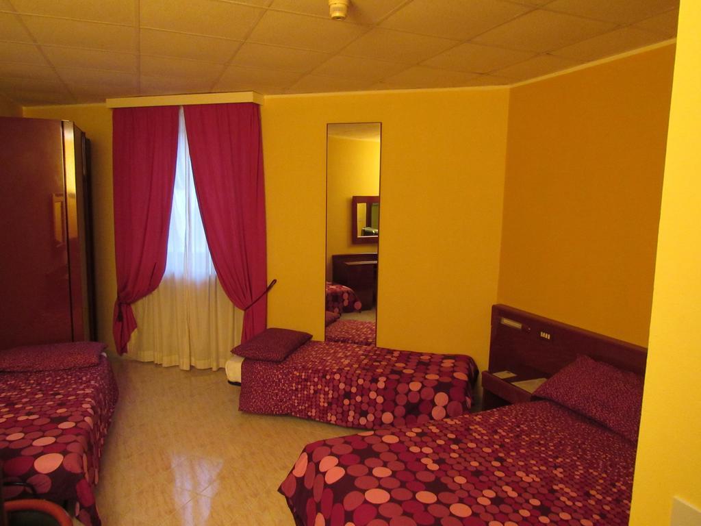 Hotel Elite Сан-Мауро-Торинезе Номер фото